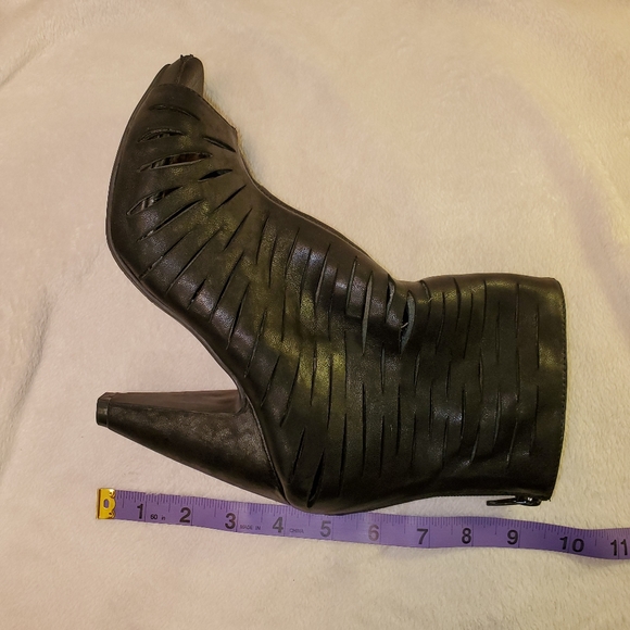 Miz Mooz black peep toe booty size 7 - Picture 9 of 10